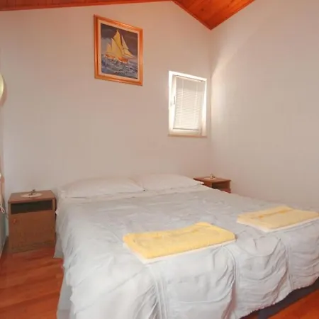 With A Parking Space - 7203 Póla