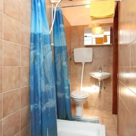 Apartman With A Parking Space - 7203 Póla