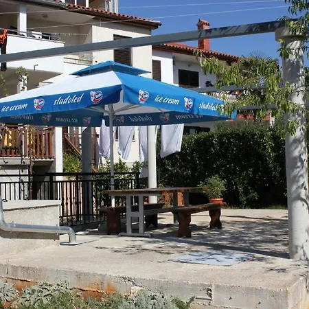 With A Parking Space - 7203 شقة *