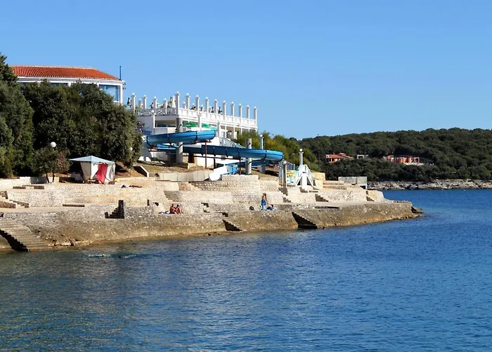 With A Parking Space - 7203 Póla