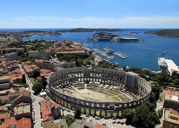 With A Parking Space - 7203 * Póla