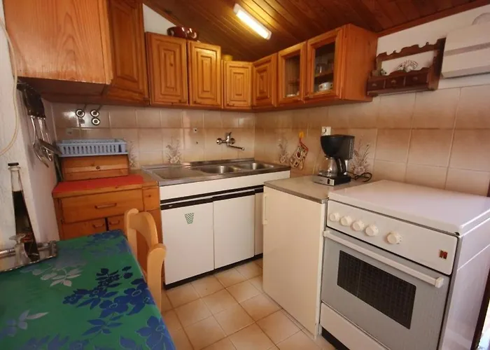 With A Parking Space - 7203 Póla