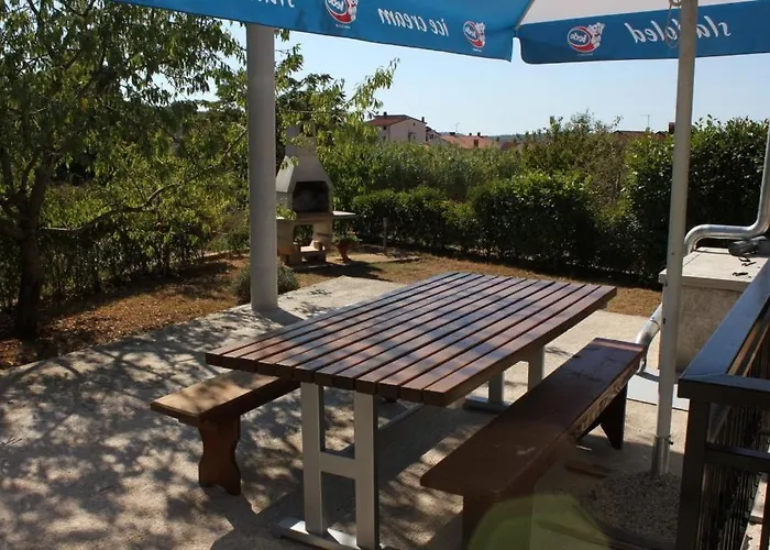 With A Parking Space - 7203 Póla